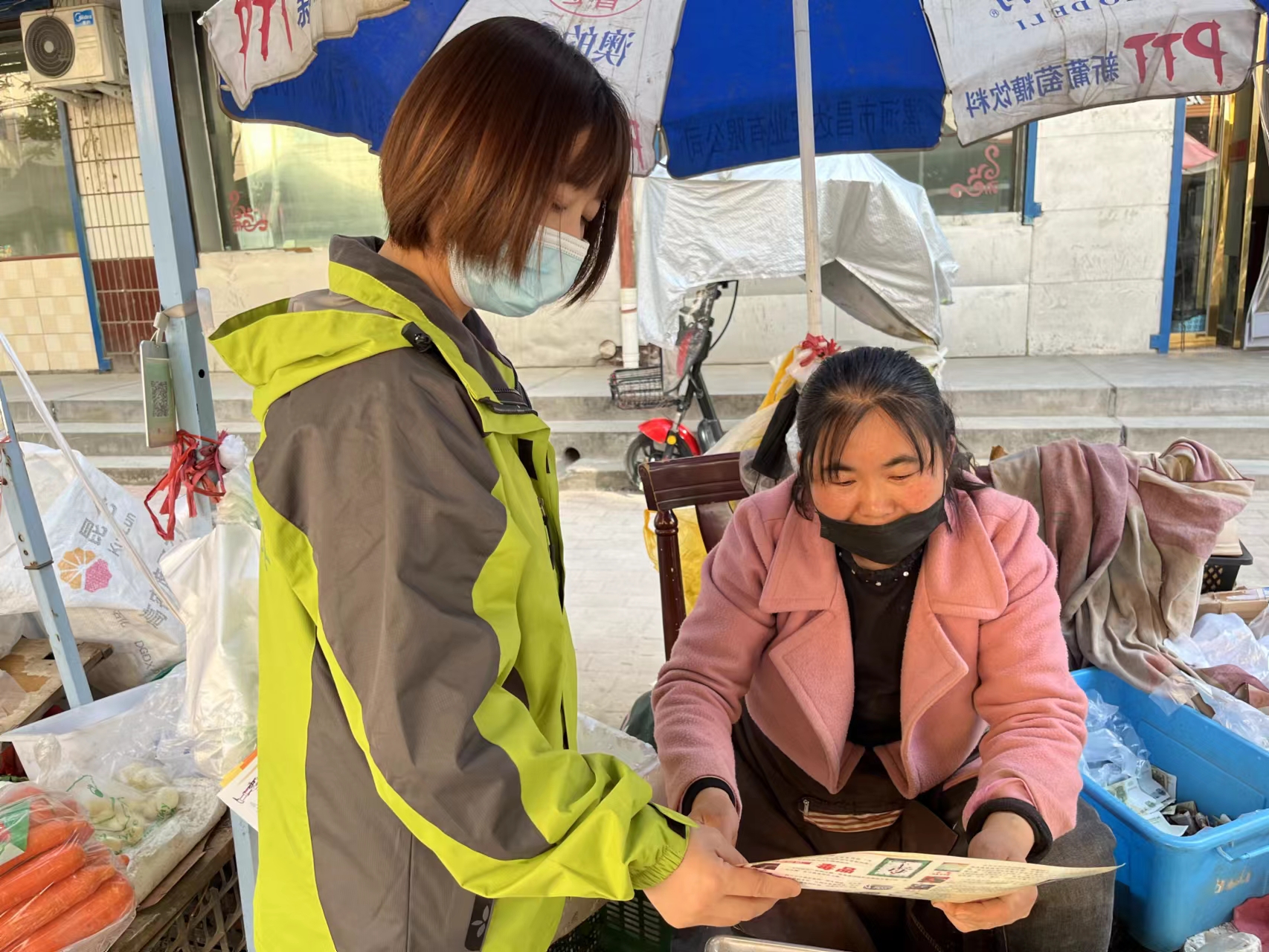 铜川公安印台分局：禁毒宣传进市场 全民上阵齐参与