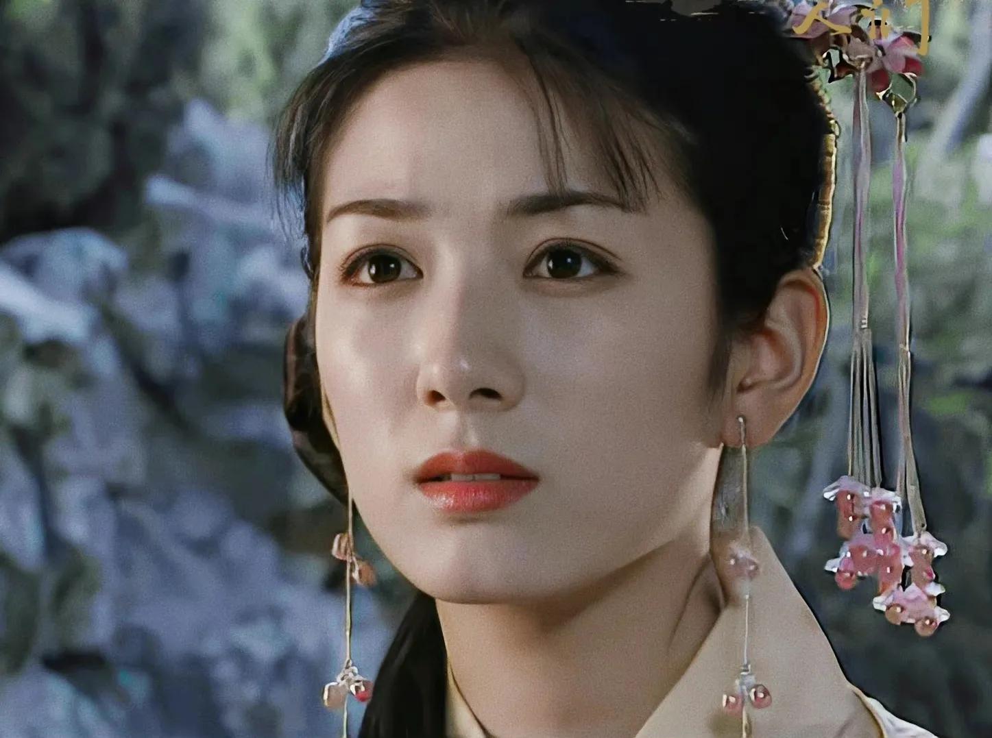 有一种“毁容”叫眼睛凹陷！杨幂比同龄人老10岁，陶虹直接认不出