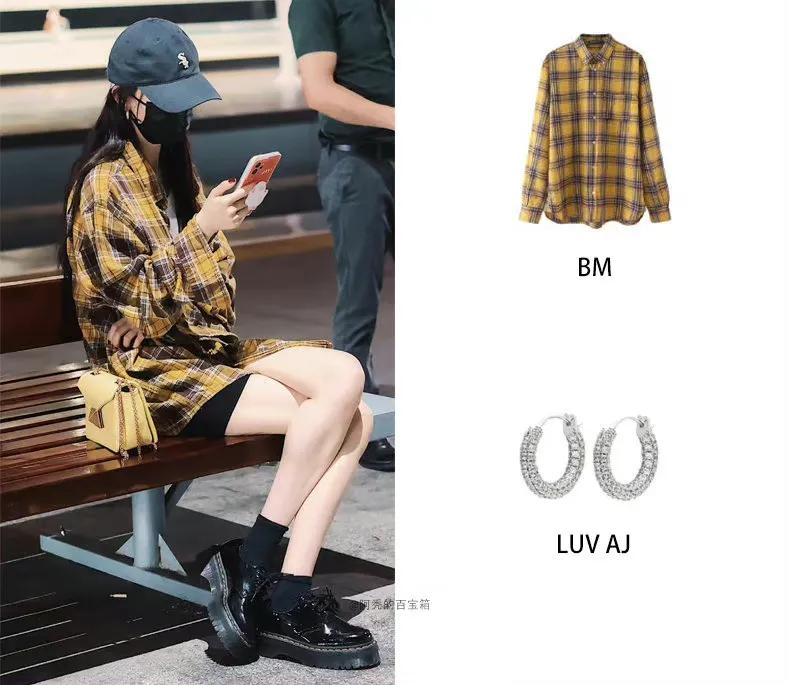 杨幂最新机场饭拍，格子衫加健身裤，下衣失踪露出大长腿又美又飒