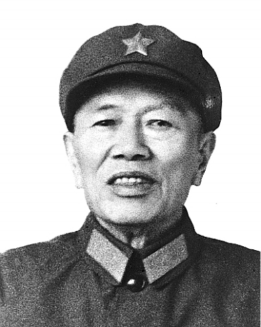 邓华给大伙递“白金龙烟”，一人只分一支，主席笑说：财不露白啊