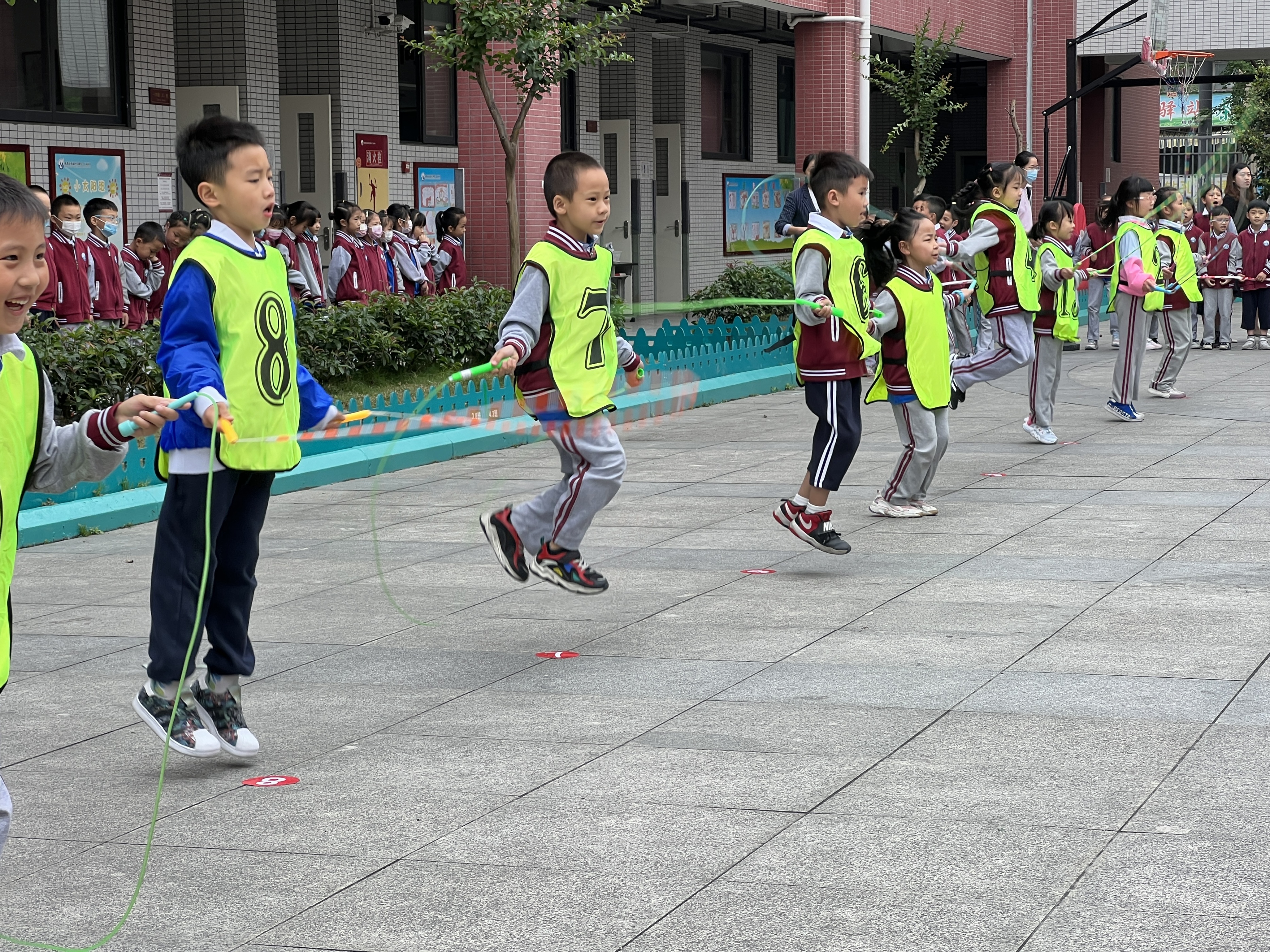 爱南区 爱运动 |记棠湖小学（南区）2022体育节趣味田径运动会