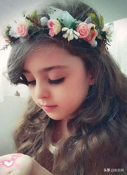 长相甜美可爱的女孩子,会给人带来美好的感受让人觉得仿若置身于蜜糖