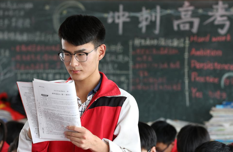 “这一切都是从高考开始”，高三百日誓师大会，学生发言振奋人心