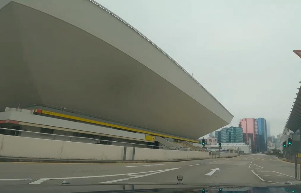 看了1集《狮子山下的故事》，我难掩兴奋，总算有部像样的港剧了