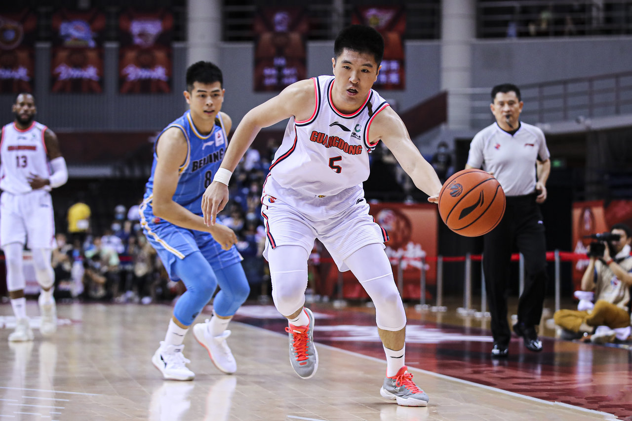 为什么cba选秀会弃权(CBA资讯速递，3冠射手未正式离队，朱芳雨作出重要抉择，苏伟留队)