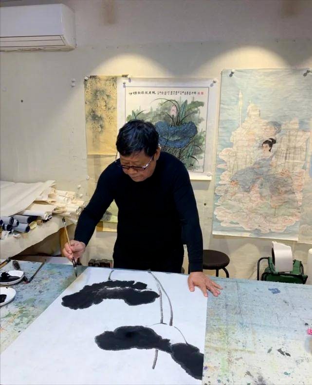 夏雨：与离异父母有隔阂，与高圆圆传绯闻，娶到袁泉三生有幸