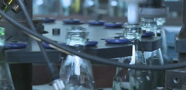 �о����֣�����ƿ�����4��������ƿ��Σ���������ͽ����������