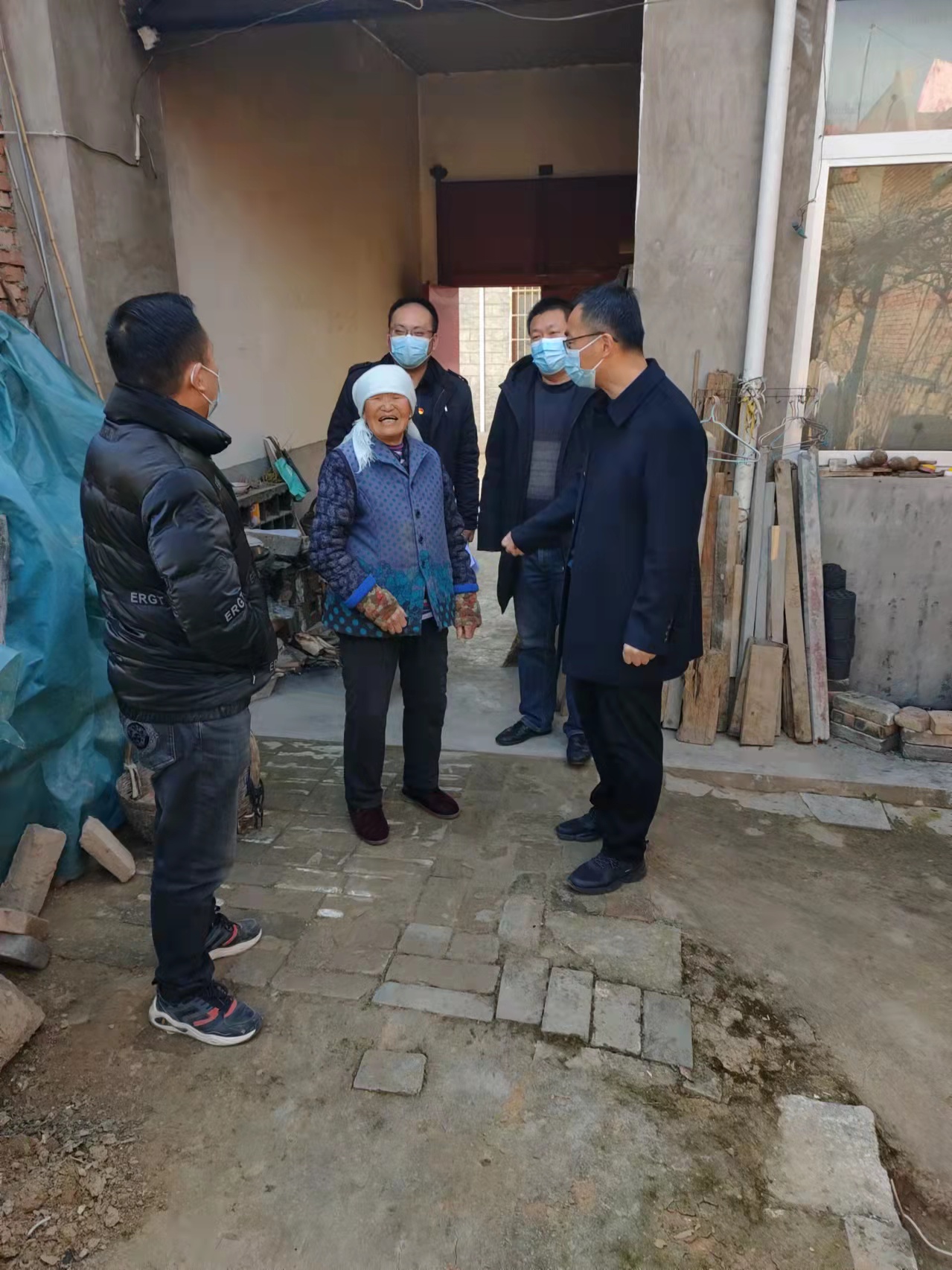 华阴市委政法委：“三个一”扎实推进巩固脱贫攻坚成果