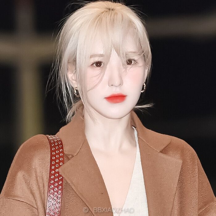 韩国女团成员孙承焕感染新冠，队内成员均已确诊，让人担忧