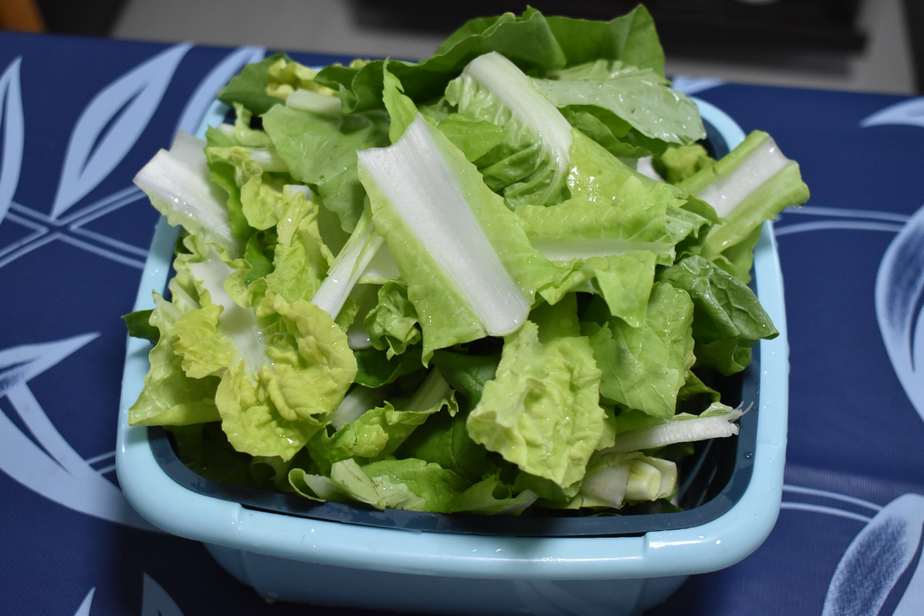 在家吃烤鱼火锅，食材丰富简单省事，好吃又实惠，家人赞不绝口