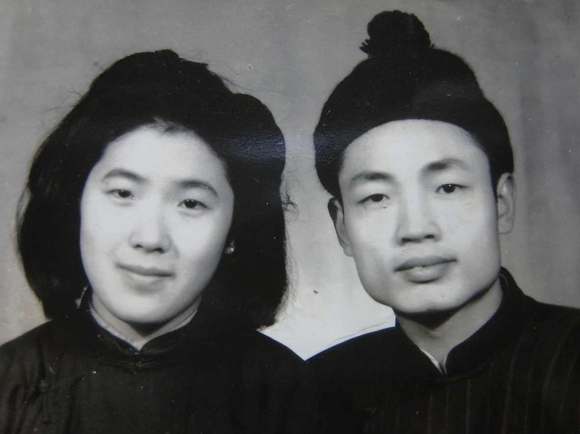 一个学人的怀念：母亲的手丨母亲节专稿