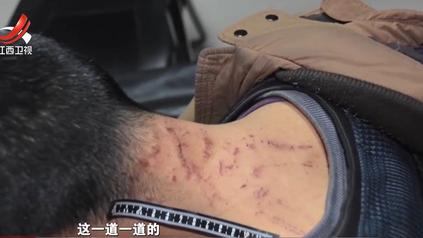 2020年，男子勒死老婆后自首，老婆在派出所醒来，老婆：他没杀我