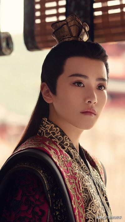 都是女扮男装，把唐嫣和叶童放一起，差距一目了然