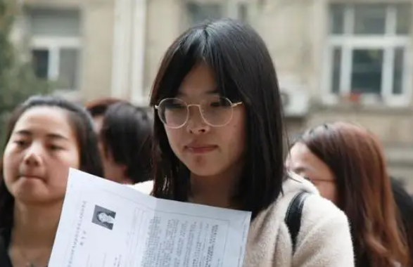 公务员能轻易辞职吗？有些岗位不想干也得坚持，考生要心中有数