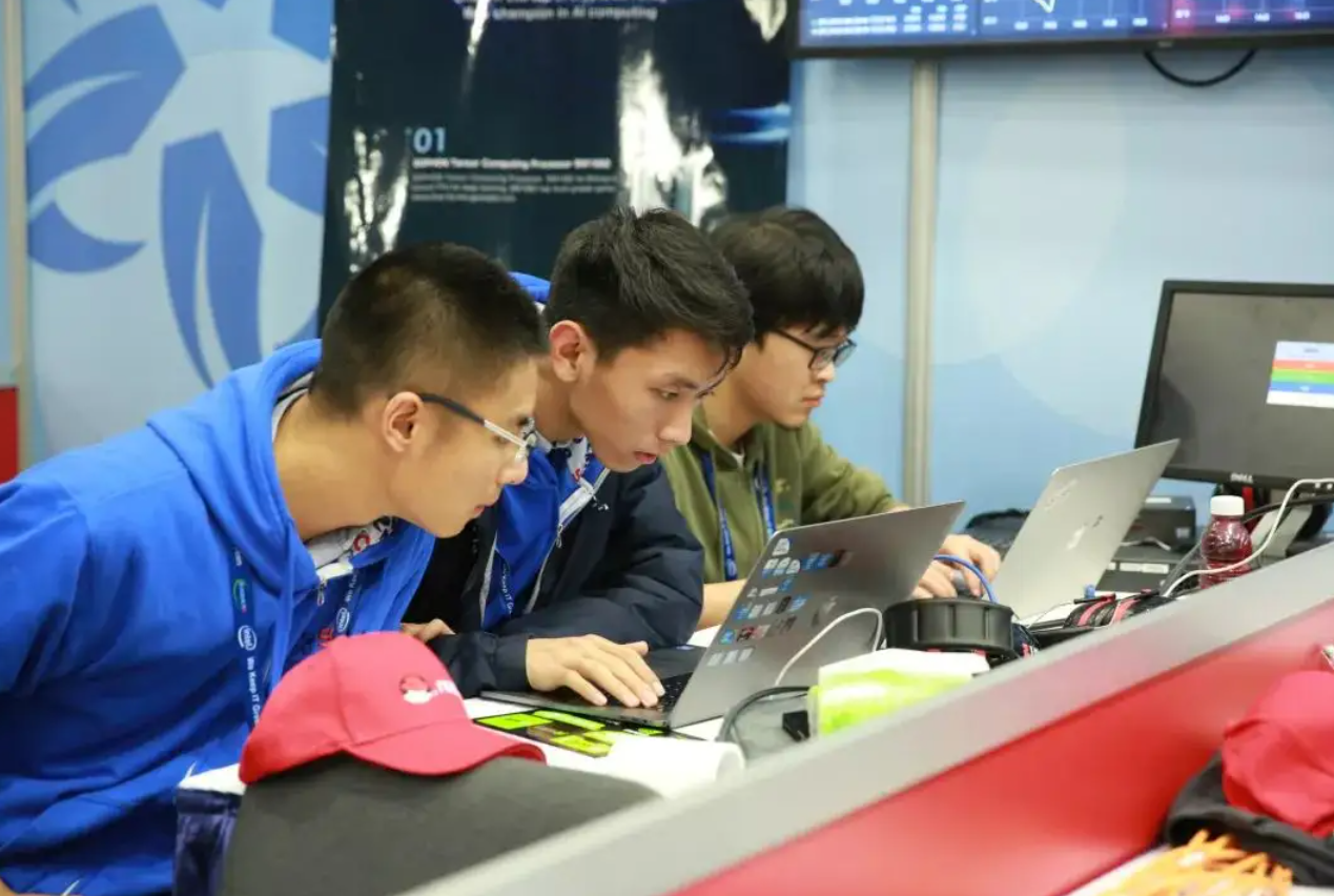 “翻版韦神”叶珈宁，被北大降分录取，他却直言：没什么感觉