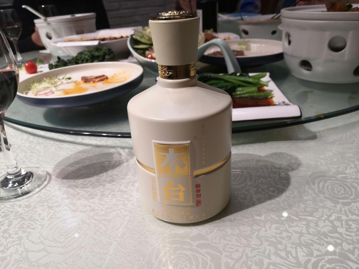 2021热门中低端白酒测评，这5款纯粮酒好喝不上头，你喝过几款？
