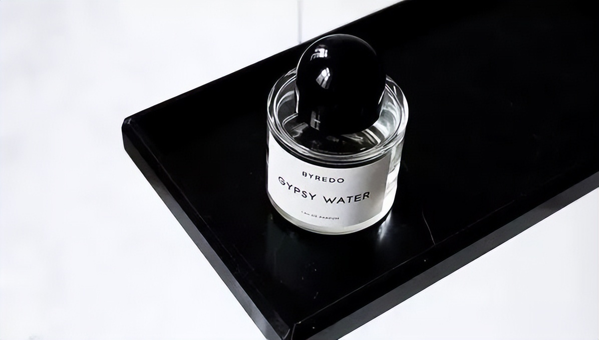 推薦幾款男女都愛(ài)的中性木質(zhì)香調(diào)香水，難以抗拒的高級(jí)香