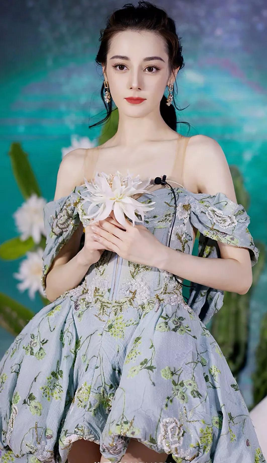 一代俏佳人：迪尼热巴，未成名前和成名后的颜值大比拼