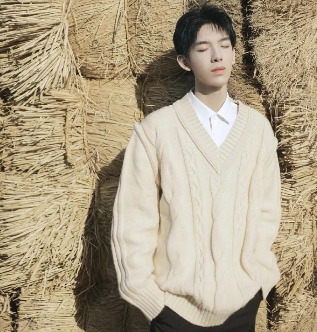 “国民女儿”到圆脸大姐？这4位童星“长残”，长大前后判若两人