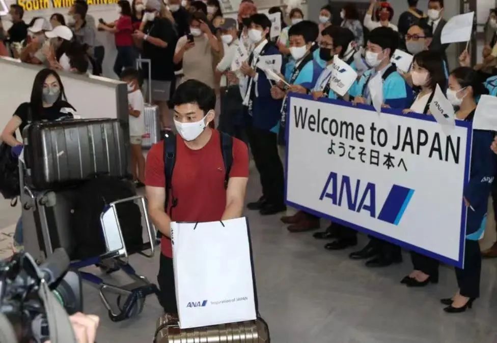 第一批中国游客赴日，日本人快乐得睡不着