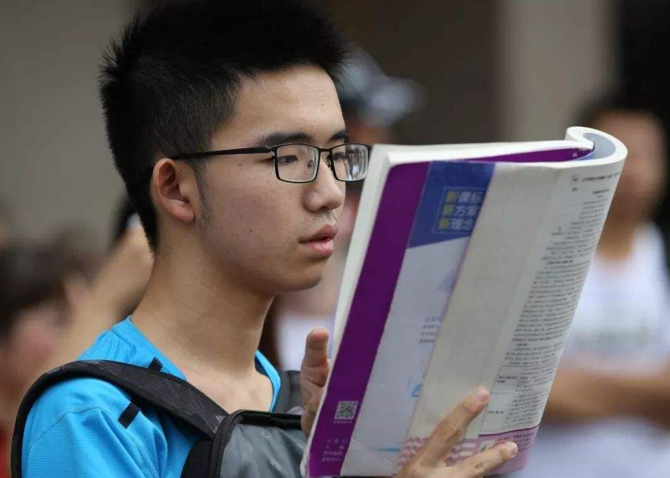 考生撕他人答题卡,考生撕他人答题卡原因