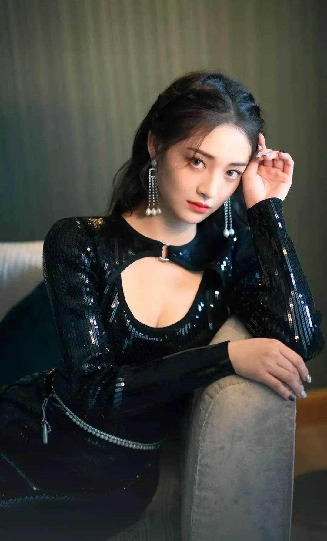 手机大片，女星周洁琼和许佳琪