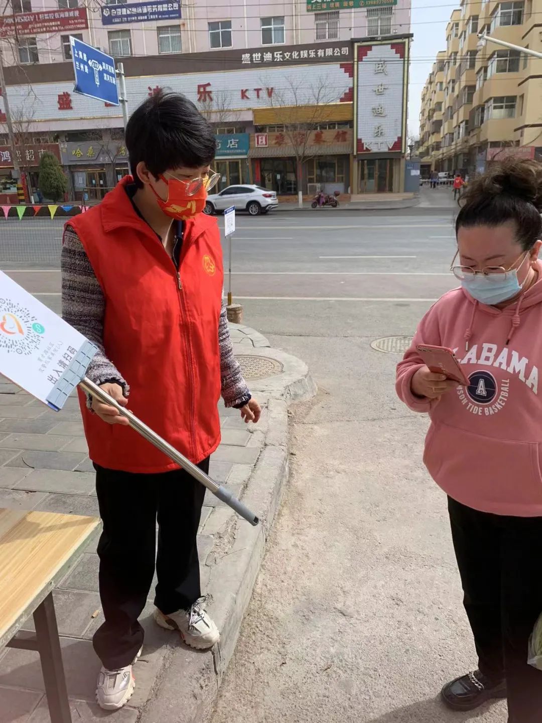 【疫情防控 巾帼在行动】白银市各级妇联党员干部下沉社区开展疫情防控工作