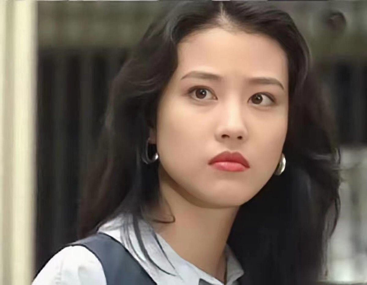 女神周海媚揭秘自己的"京港记忆"!祝福香港回归祖国25周年