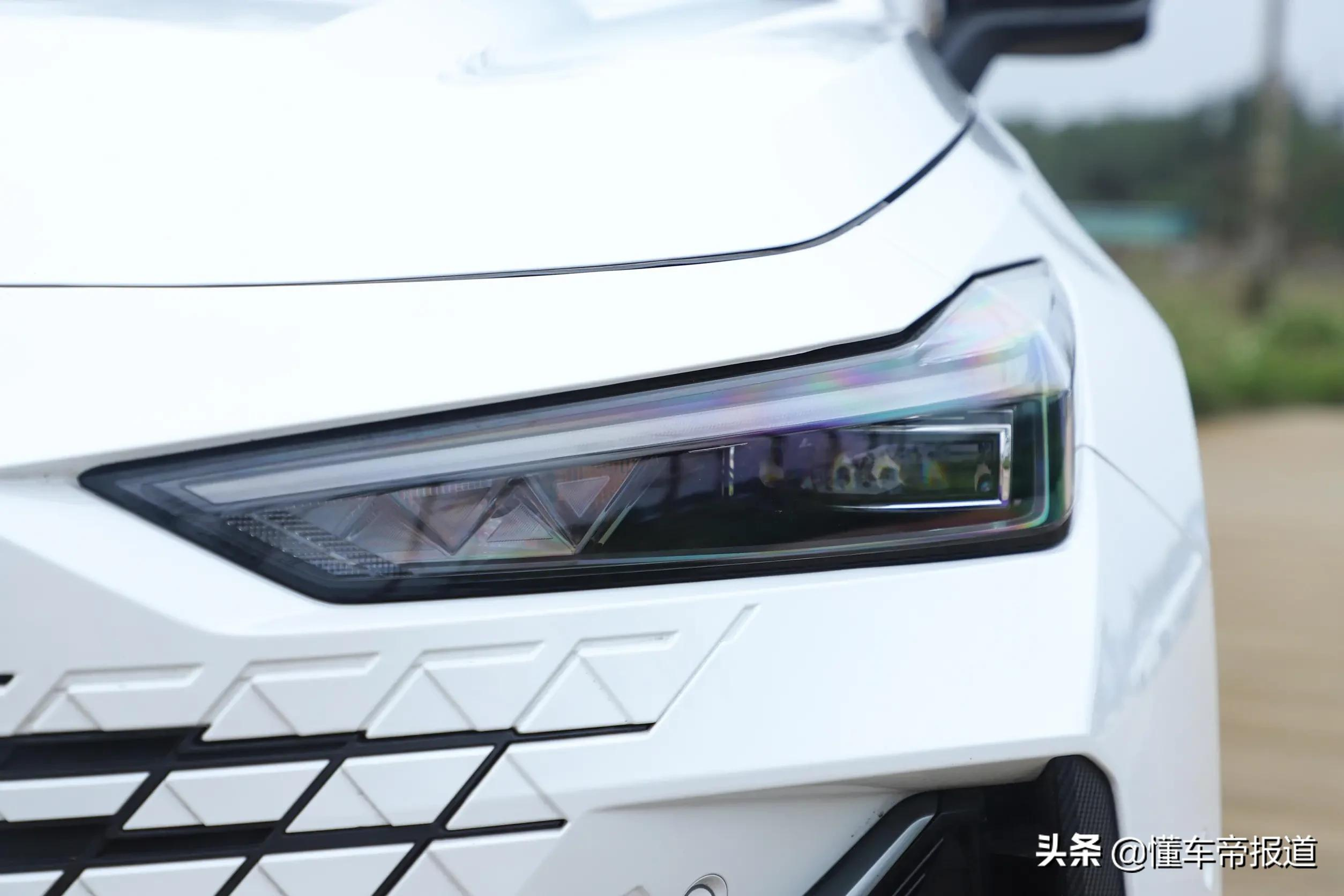 新车 | 电动尾翼加持！长安UNI-V正式上市，售10.89万元起