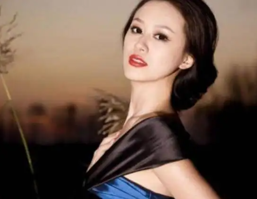 “体操女神”戴菲菲，19岁突然退役后：北大任教之余，进军娱乐圈