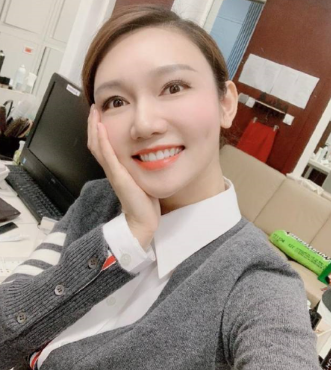 "小董卿"龙洋:春晚最年轻女主持!集美貌与才华于一身的湘妹子