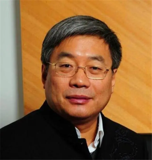 朱云祖上世代务农,从没出过什么显赫的大官.