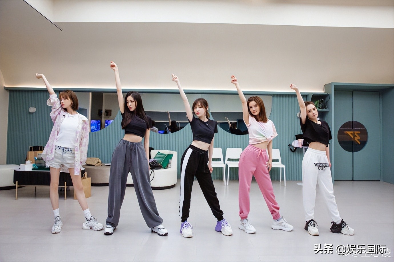 三公见！张天爱王心凌阿sa阿娇吴谨言组队