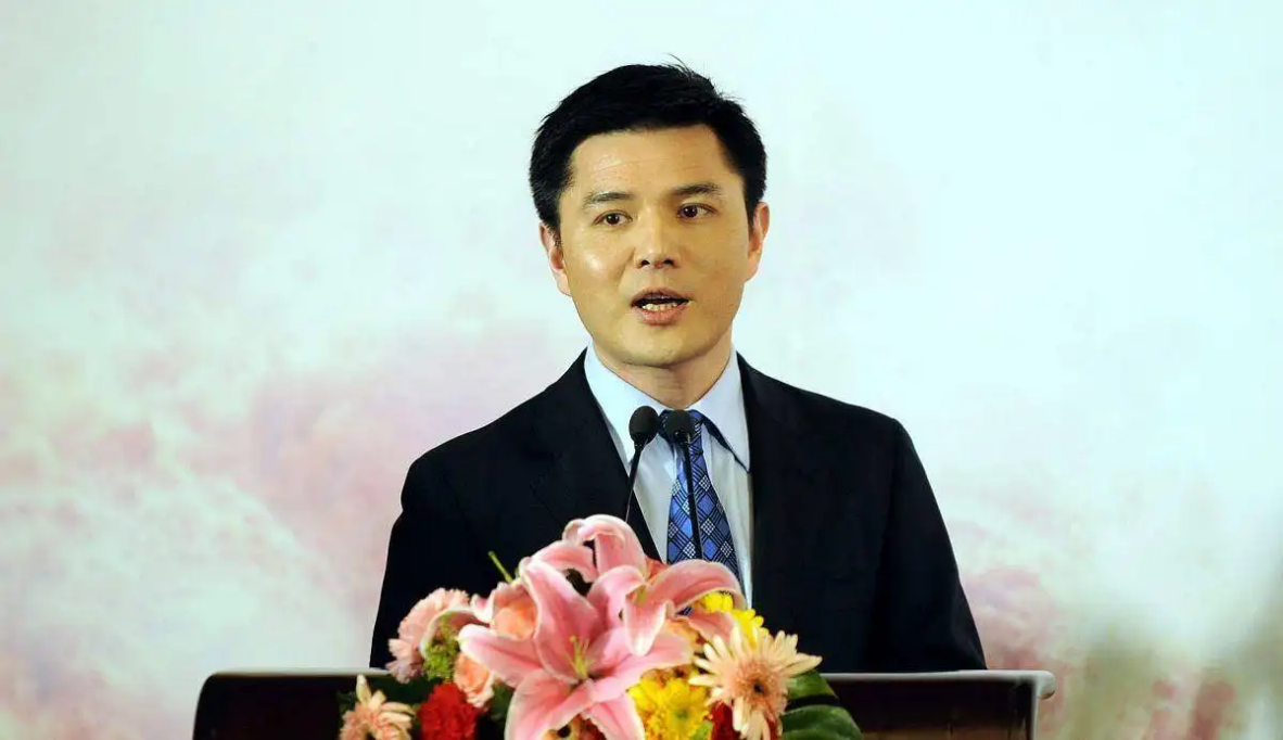 放弃央视“铁饭碗”，主持人半路转行，这5位明星如今后悔了吗？