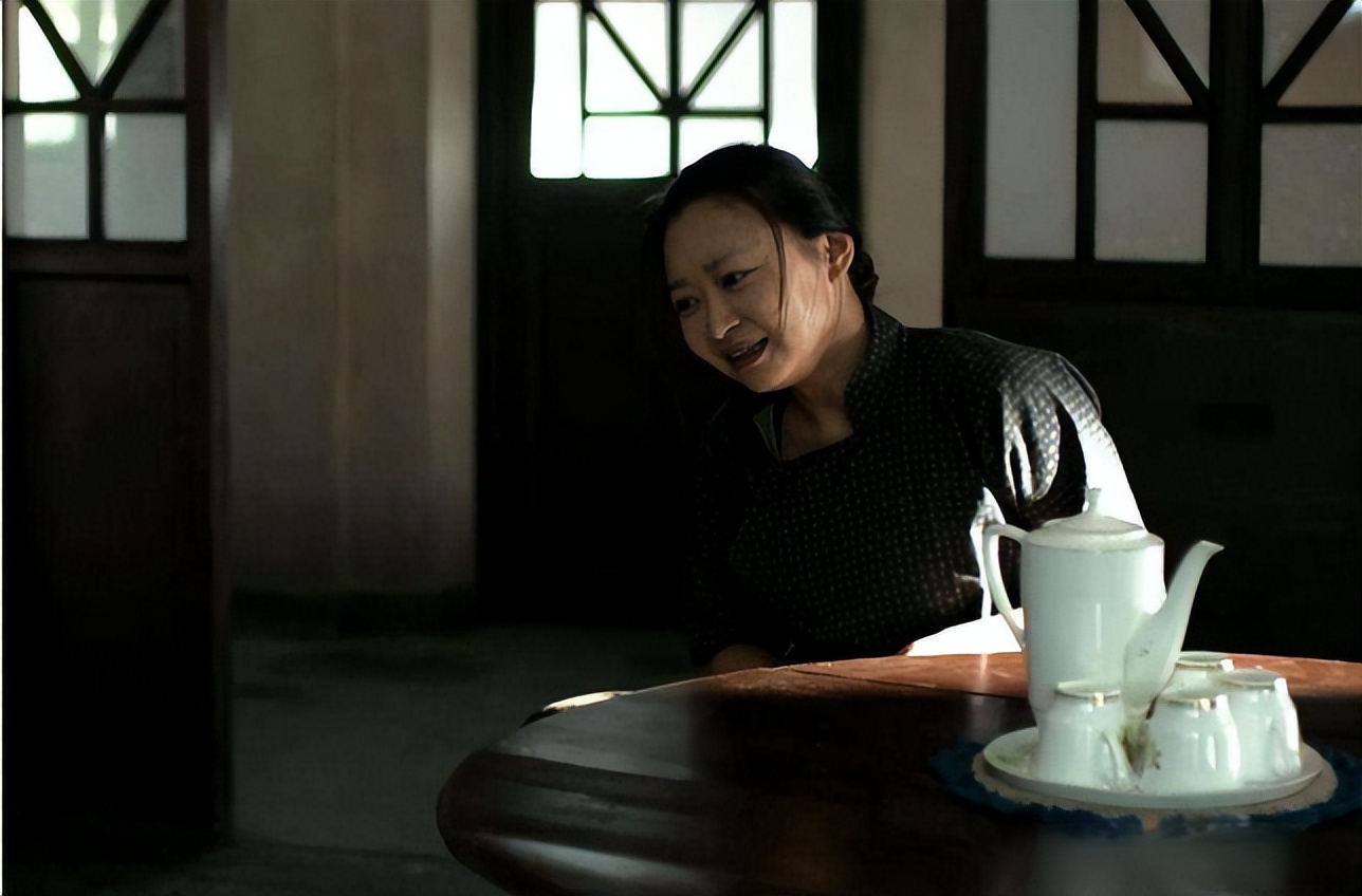 给“农村女人演得最好的8位演员”排个名，闫妮第7，巩俐仅第3