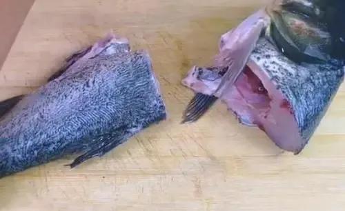 《鱼头泡饼》想要做好吃真的很难吗。 今天教给你