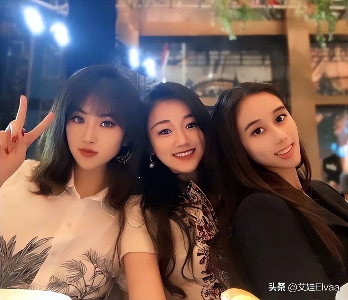 赌王女儿何超欣生日真隆重，穿吊带裙成主角，颜值拉垮没姐姐高级