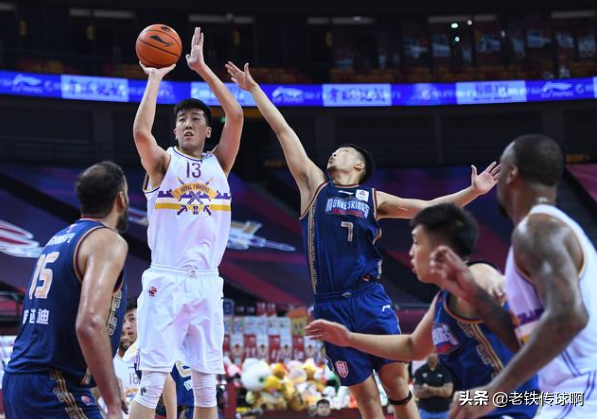 为什么看nba不看cba(十年球迷聊聊为何CBA的观赛体验比不上NBA，以及改进建议)