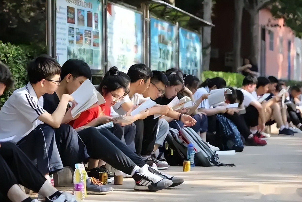 2022年高考报考人数公布，河南省一骑绝尘，没辜负高考大省称号？