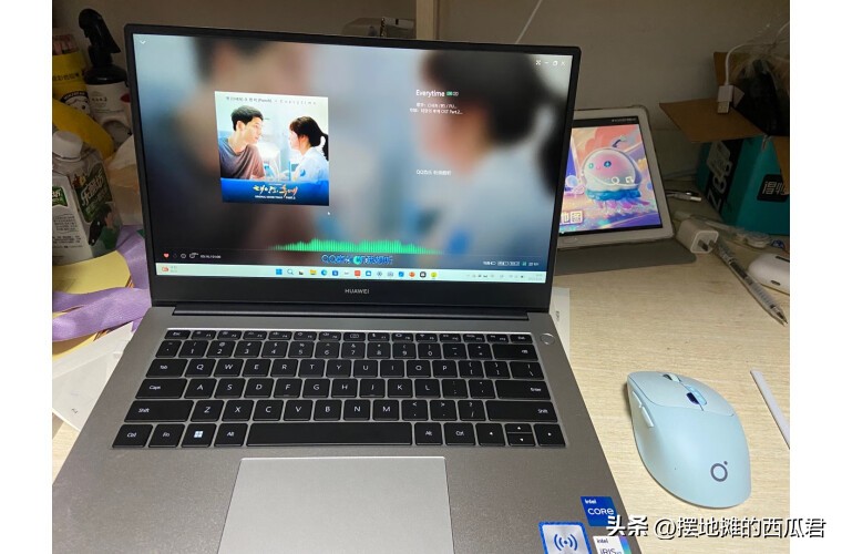 对于大学生来说，是优先选笔记本电脑还是选平板？