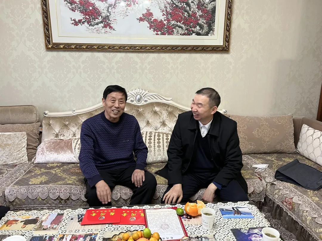 延安市公安局党委2022年春节前夕开展走访慰问送温暖活动