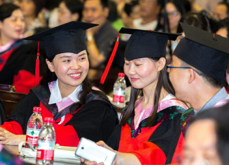 学术界四大“妲己”，精彩堪比邓文迪，高学历背后是怎样的经历