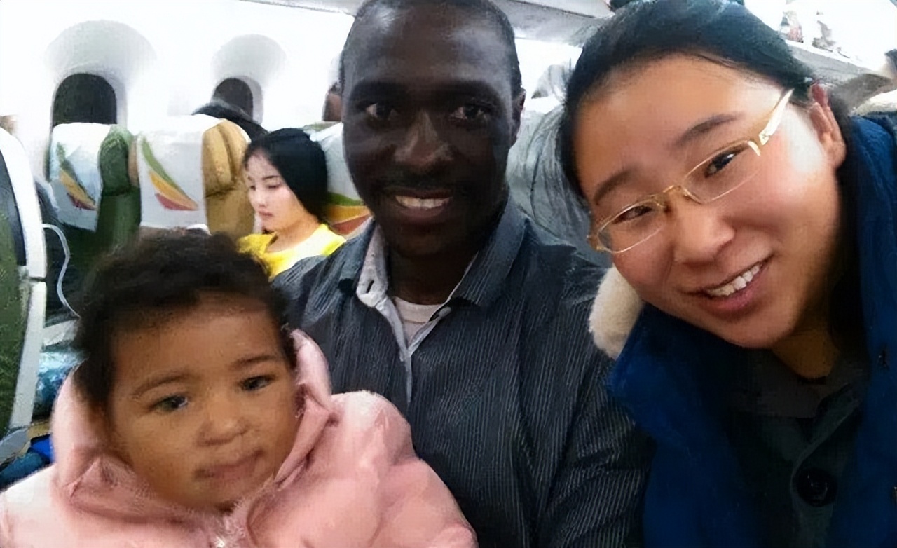 2015年河南女大学生嫁非洲生2娃，老公是皇室后代，丈母娘很满意