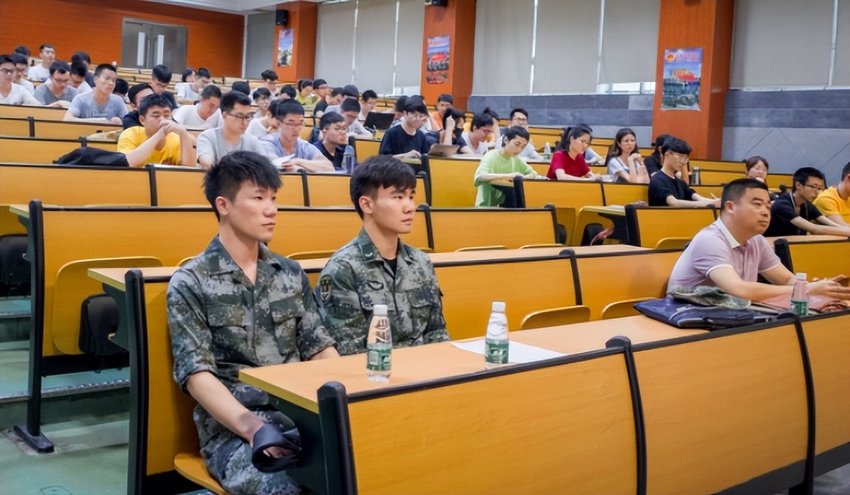 大学生入伍好处再次升级，可享减免学费考研加分，还有免试专升本