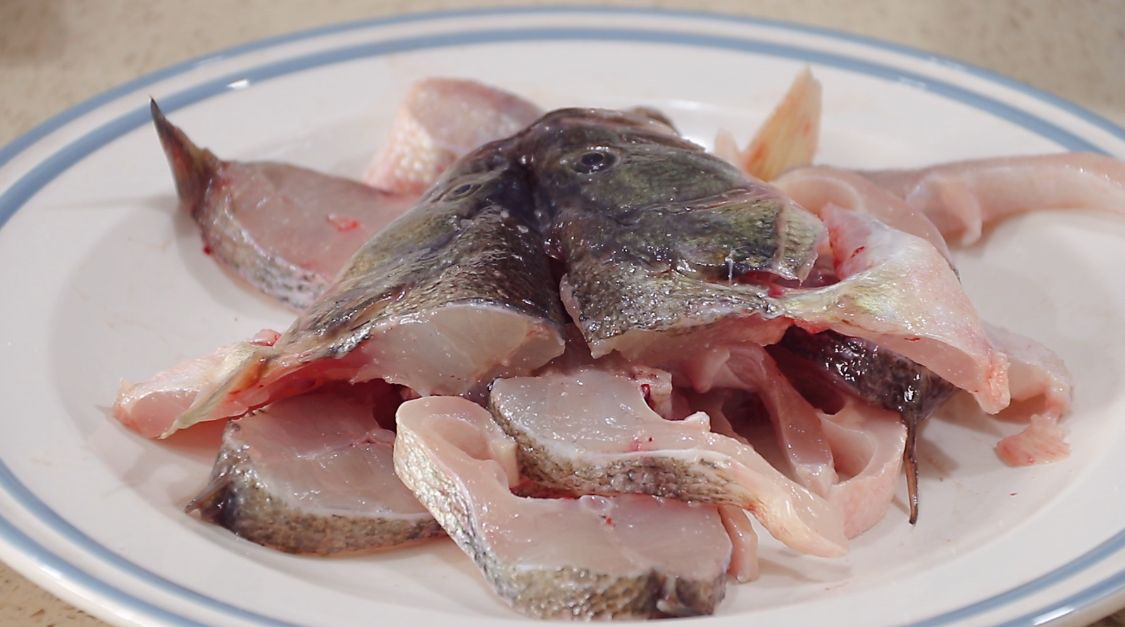 春天，遇到这鱼别手软，刺少肉多，这样做后蒜香味十足