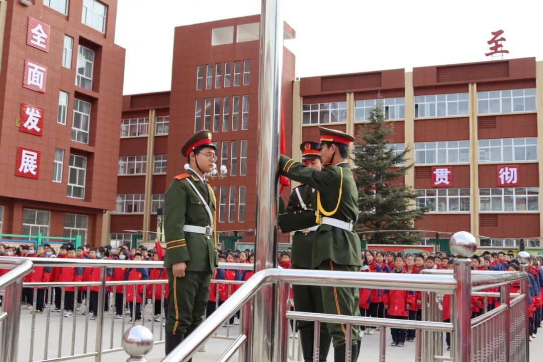 黄龙县中学初中部“好习惯 好人生”主题升旗仪式