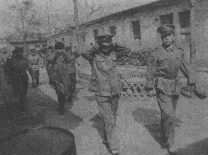 93年两个山西老汉组建私人“军队”，中央军委得知，最终结局如何