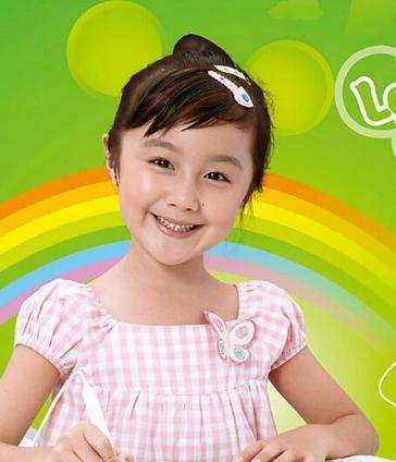 还记得“点读机女孩”吗？成为康辉师妹的她参加冬残奥会开幕式了