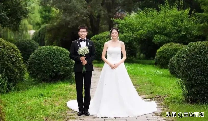 东北体育老师半生未婚，却被120个孩子叫爸爸，媒体跟踪报道12年