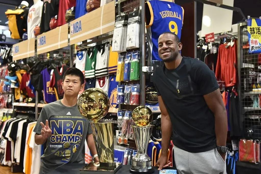 nba有哪些荣誉图片(美媒列出了NBA历史上最值得怀疑的12奖项系列，詹姆斯乔丹上榜)